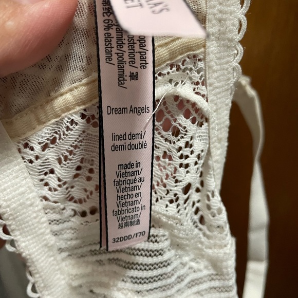 Victoria’s Secret Dream Angels lined Demi - Picture 5 of 7